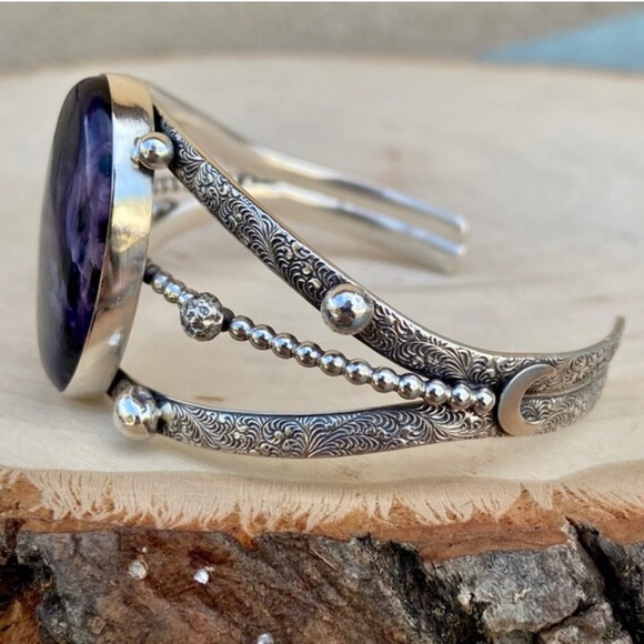 Artisan handmade Charoite cuff bracelet - Picture 3 of 7
